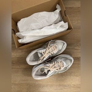 NWT ASICS Gt-2160 Unisex Sneakers (W7.5/M6)